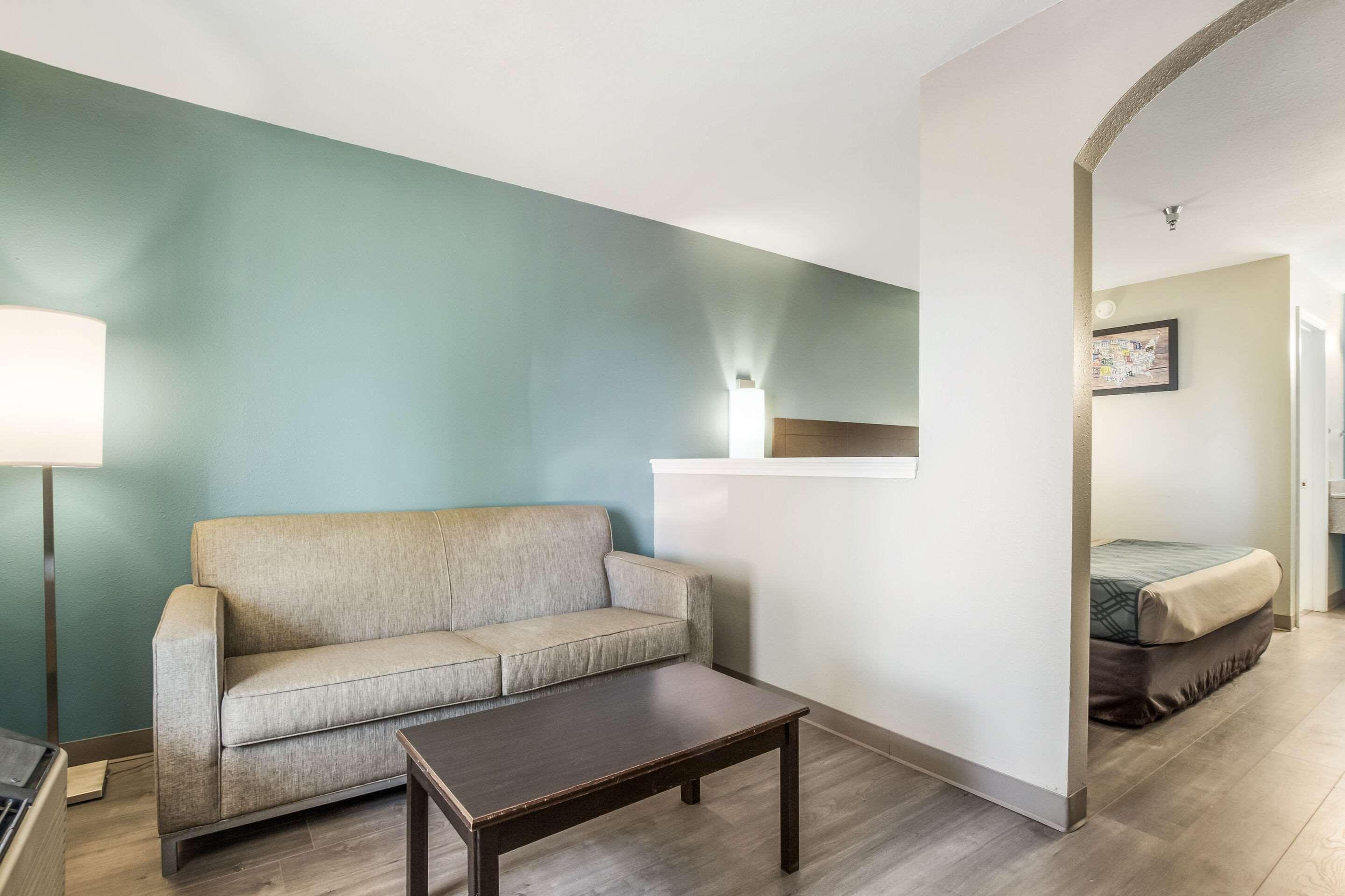 Econo Lodge Inn & Suites I-65 Brooks Экстерьер фото