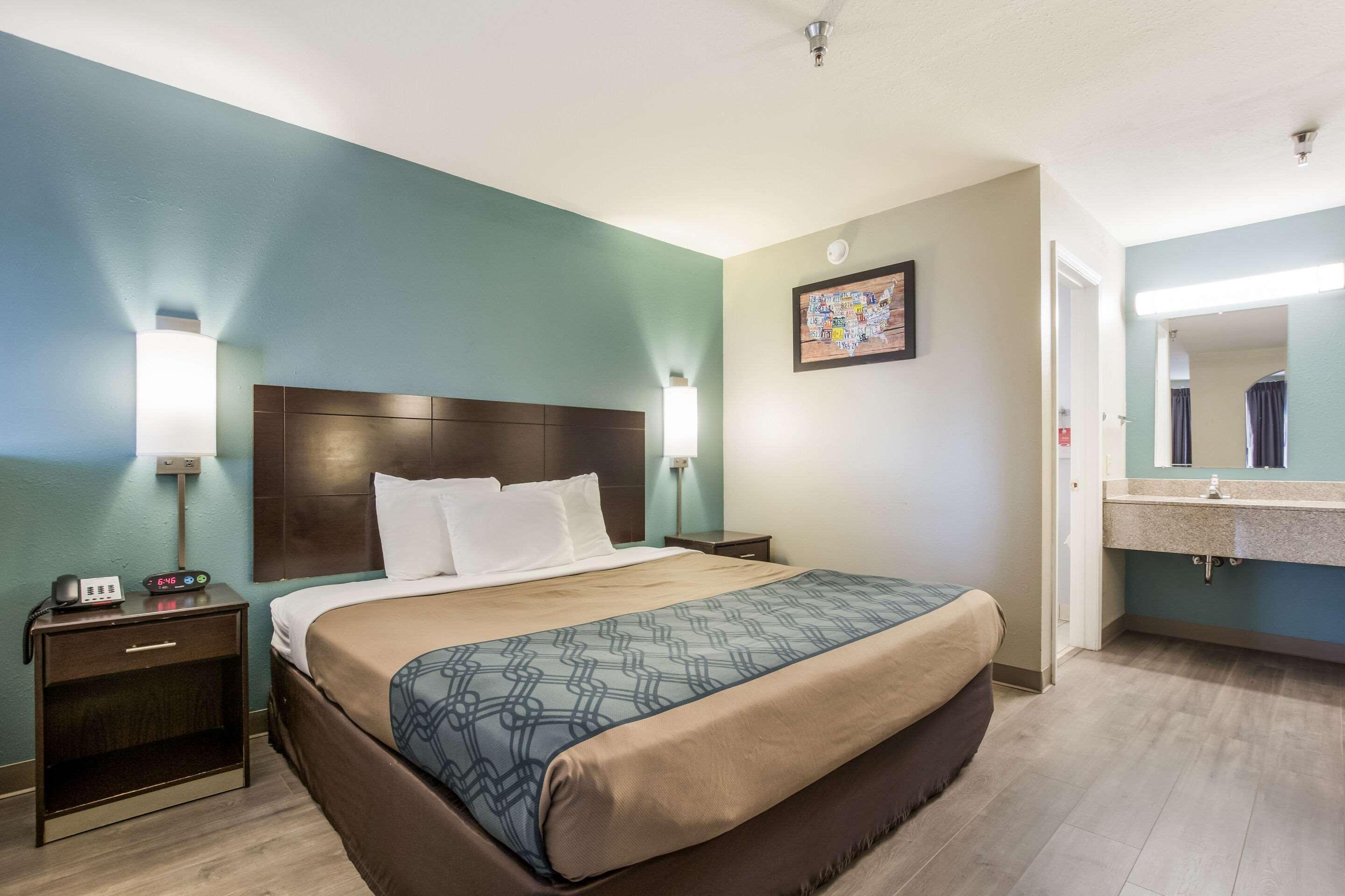 Econo Lodge Inn & Suites I-65 Brooks Экстерьер фото