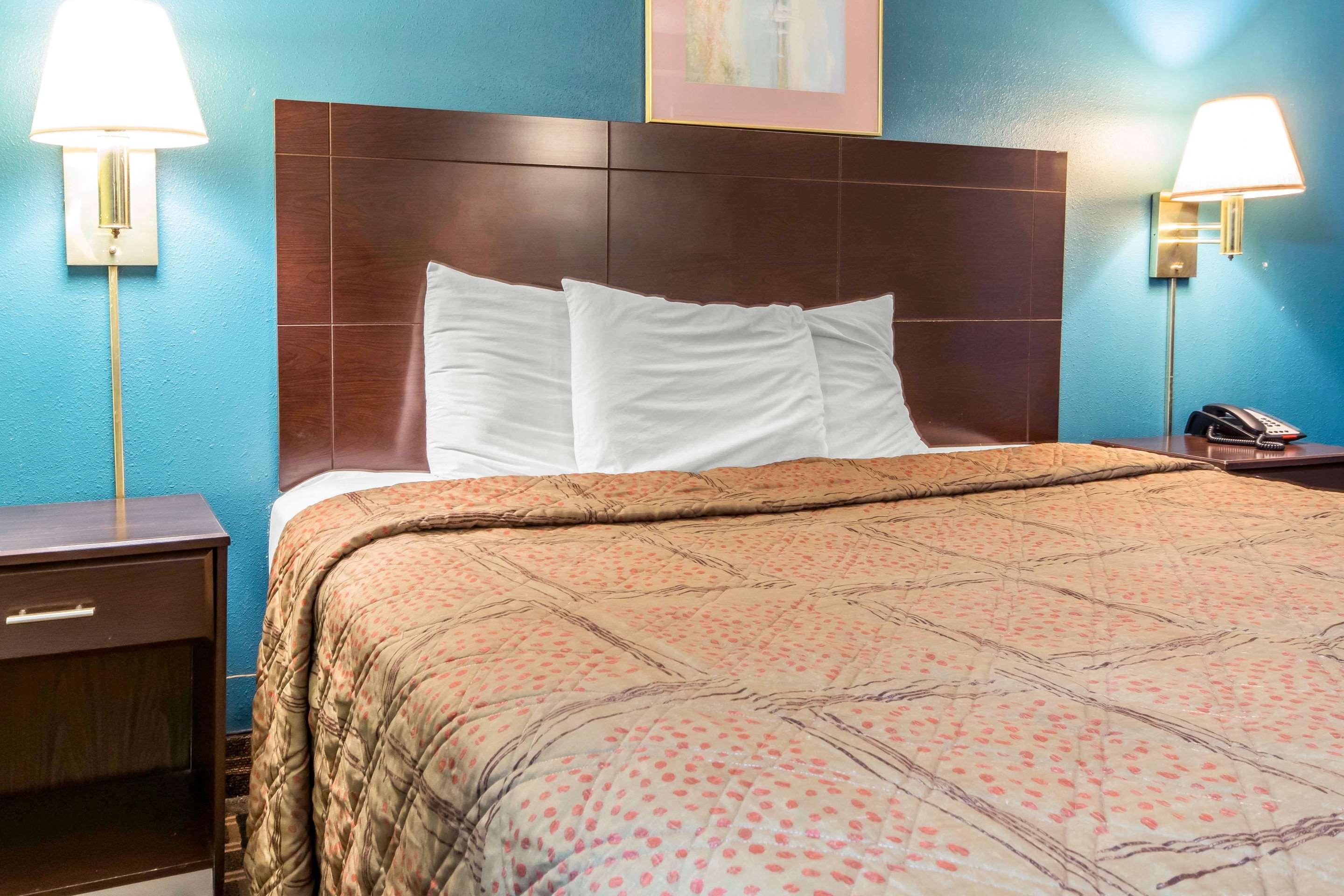 Econo Lodge Inn & Suites I-65 Brooks Экстерьер фото
