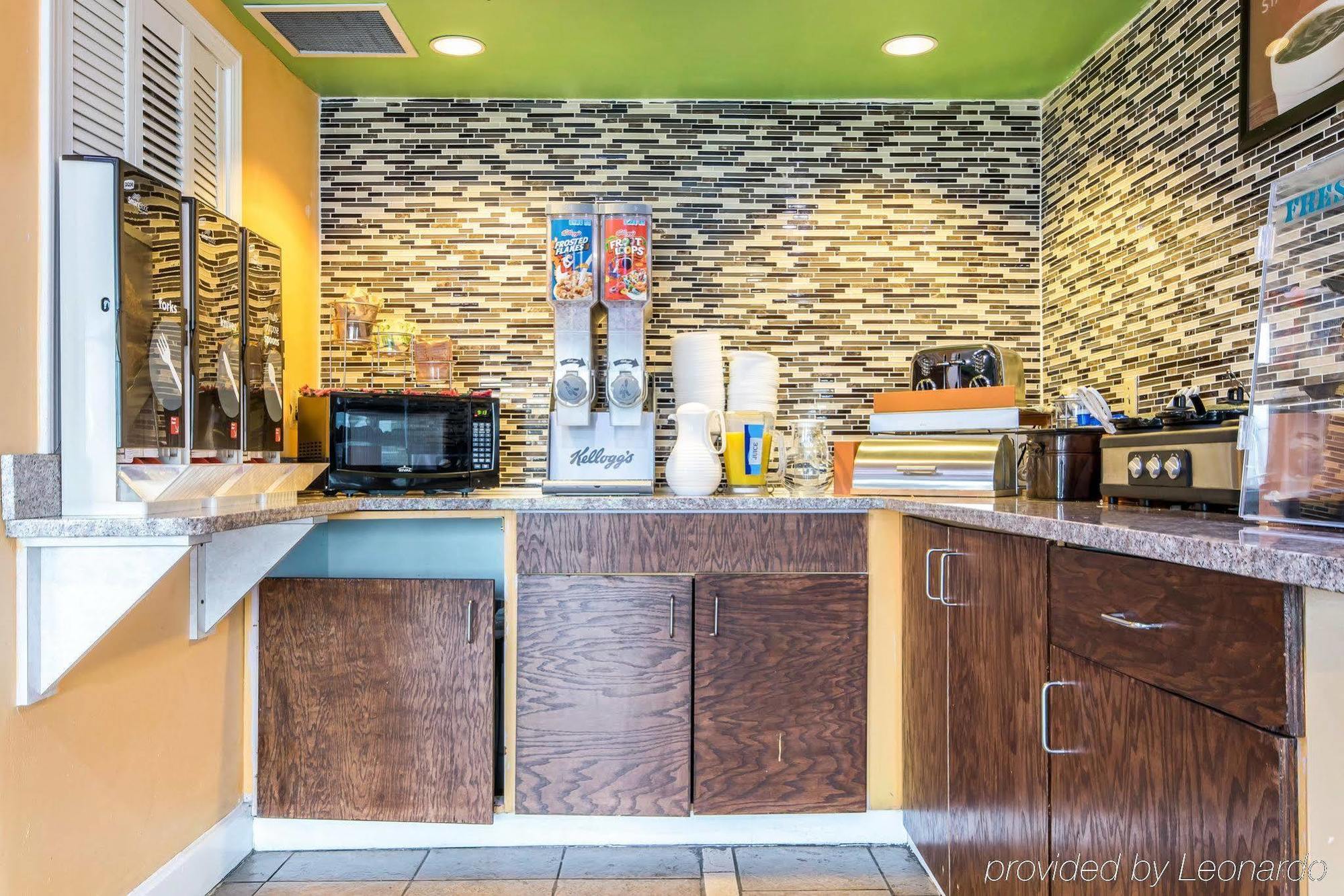 Econo Lodge Inn & Suites I-65 Brooks Экстерьер фото